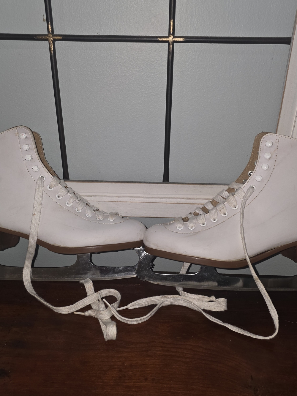 Classic White Lace-Up Figure Skates for Women